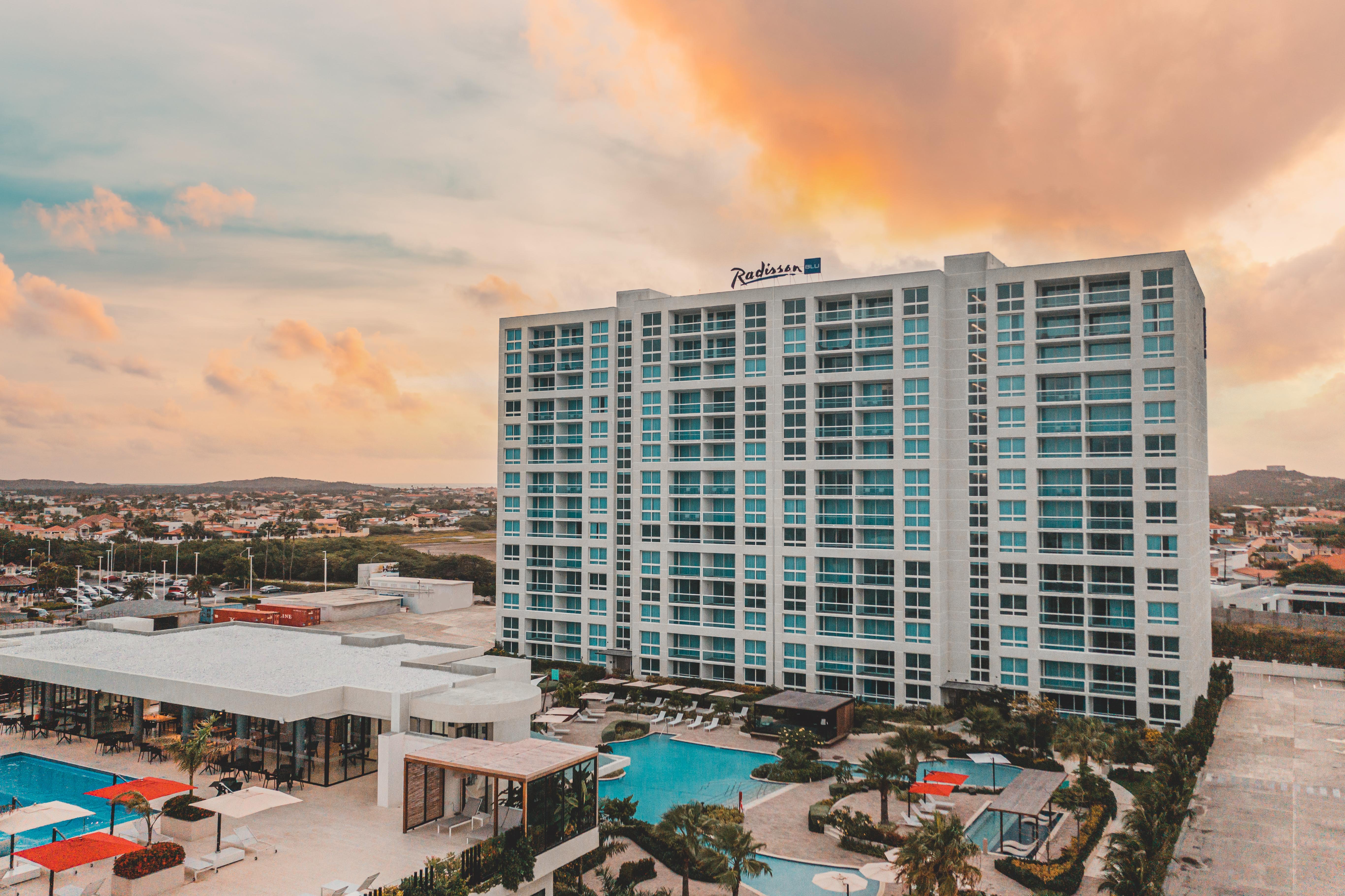Hotel Radisson Blu Aruba Palm Beach Esterno foto