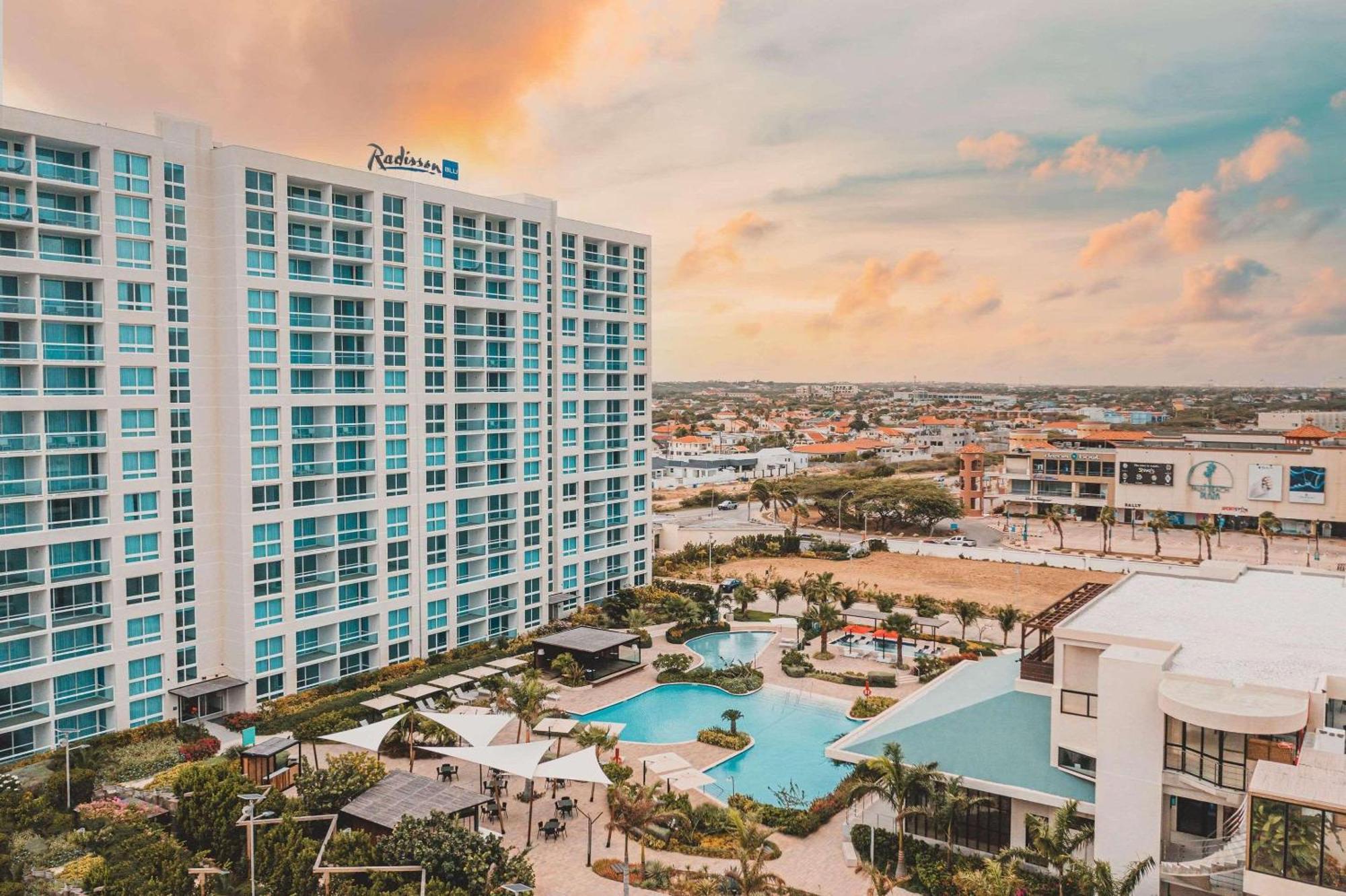 Hotel Radisson Blu Aruba Palm Beach Esterno foto